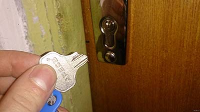 вскрыть дверь квартиры